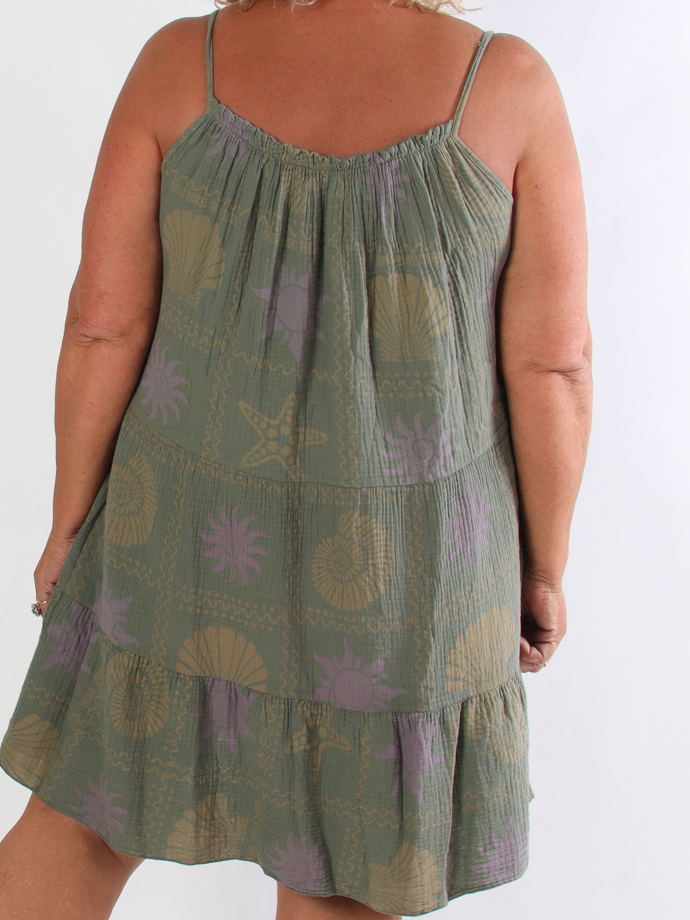 Jill Summer - Plus size stropkjole i blød og luftig musselin med fine sommermotiver
